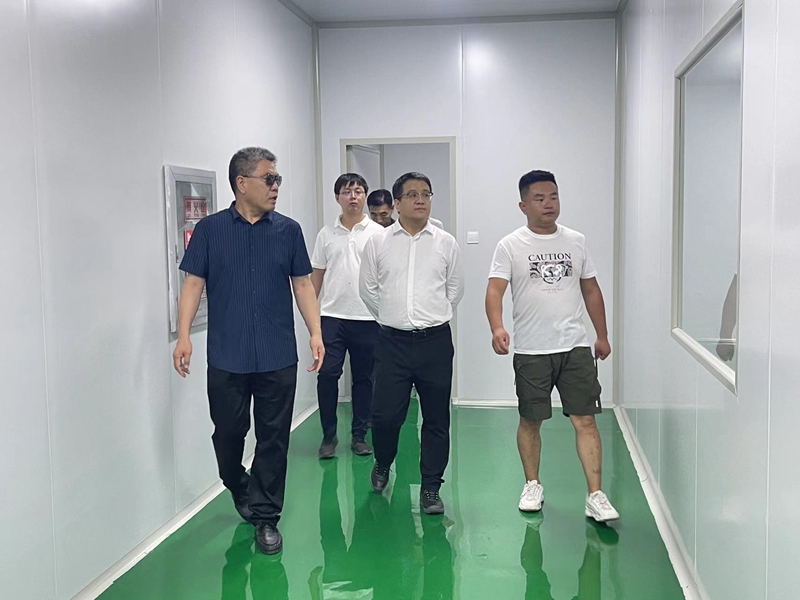 石嘴山市惠農(nóng)區(qū)委副書(shū)記、區(qū)長(zhǎng)馬仲武 蒞臨寧夏興康恒潤(rùn)農(nóng)業(yè)科技發(fā)展有限公司指導(dǎo)工作