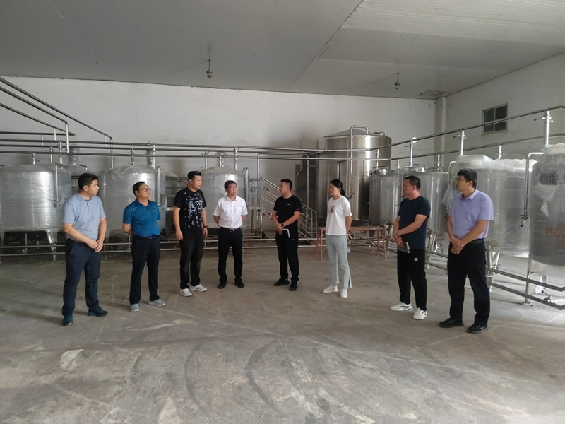 石嘴山市副市長(zhǎng)、惠農(nóng)區(qū)委書記王宇翔蒞臨寧夏興康恒潤(rùn)農(nóng)業(yè)科技發(fā)展有限公司調(diào)研