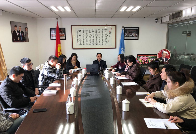 岳氏集團(tuán)董事長(zhǎng)、中醫(yī)藥康養(yǎng)委員會(huì)主任岳平安與北京全球商源文化傳播公司簽訂戰(zhàn)略合作協(xié)議